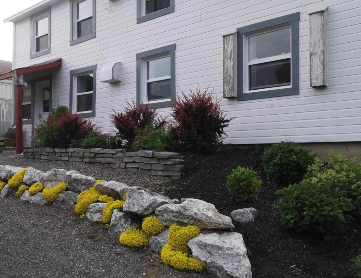 فندق Le Vieux Poulailler Edifice Patrimonial New-Richmond Gaspesie نيو ريتشموند المظهر الخارجي الصورة